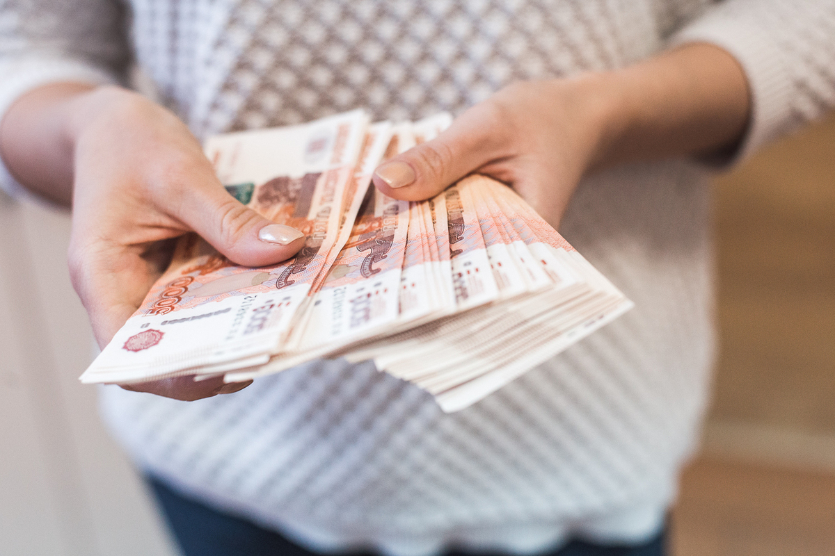 В 2025 году мамам первенцев продолжат выплачивать «зарплату»..