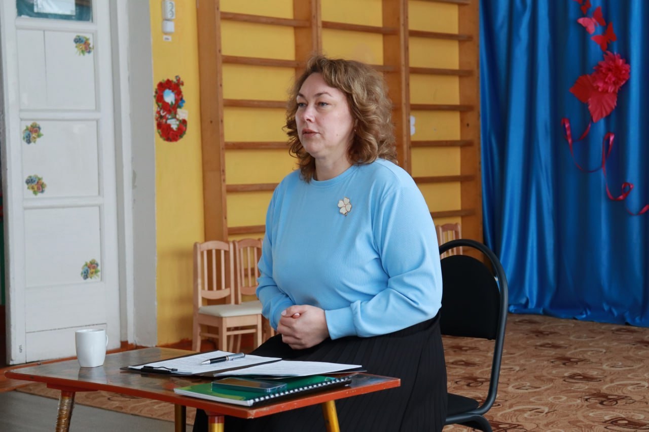 Сегодня глава Свечинского муниципального округа, Галина Сергеевна Гоголева, провела информационные встречи в детском садике «Теремок» и Свечинском филиале КСХТ..
