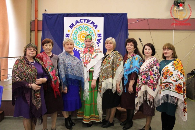15 апреля в Котельниче, в городском Доме культуры, состоялось торжественное открытие первой межрайонной выставки-конкурса в рамках проекта «Мастера Вятского края»..