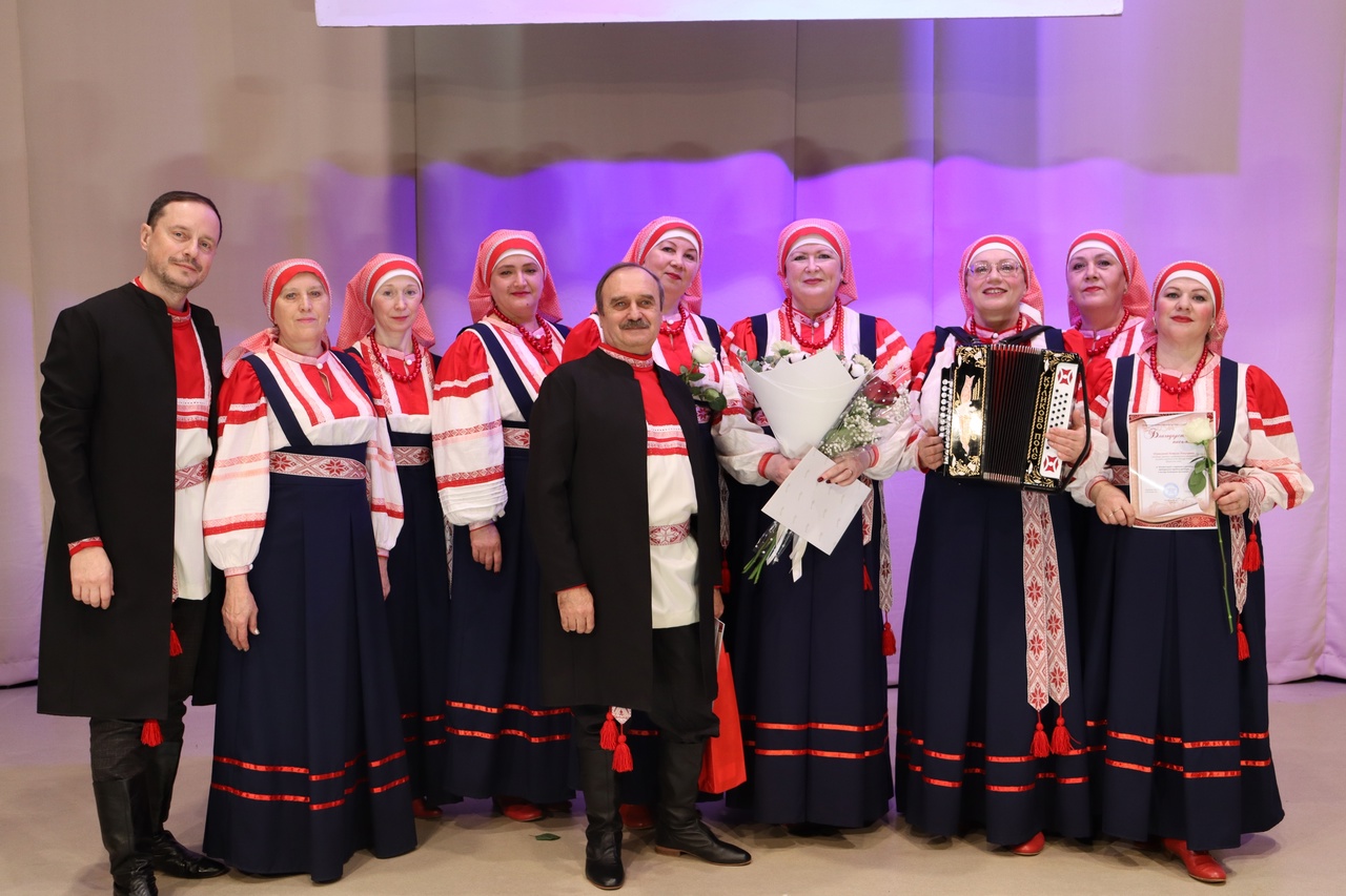 Сегодня в Центре культуры и досуга поселка Свеча состоялся торжественный вечер, посвященный 35-летию ансамбля народной песни «Русские напевы»..