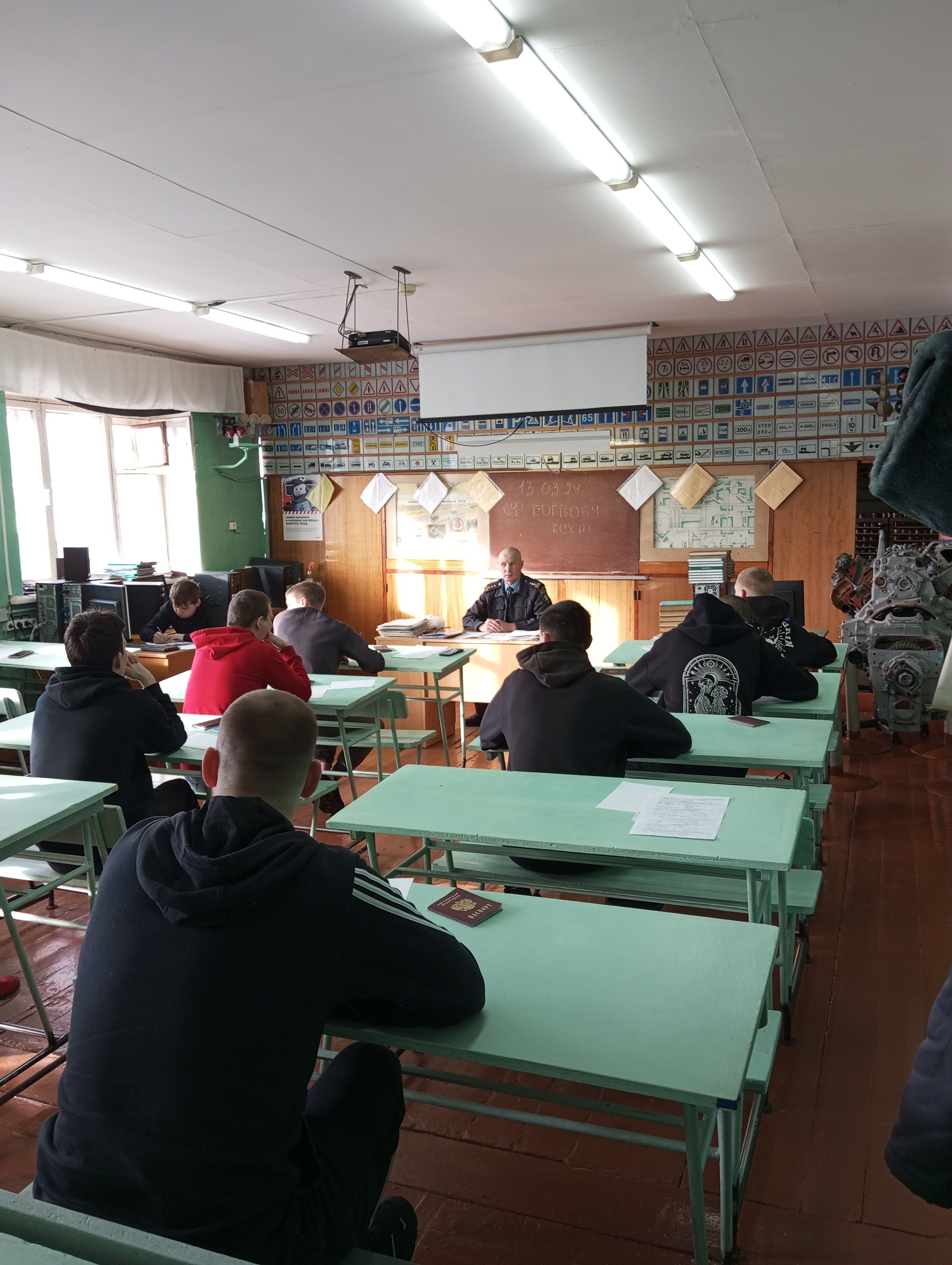 Прием экзаменов и выдача удостоверений..