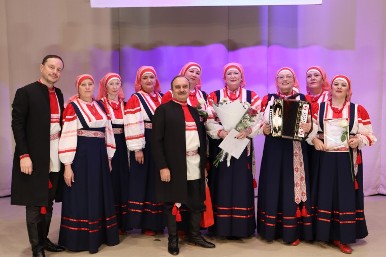 Сегодня в Центре культуры и досуга поселка Свеча состоялся торжественный вечер, посвященный 35-летию ансамбля народной песни «Русские напевы».. Сегодня в Центре культуры и досуга поселка Свеча состоялся торжественный вечер, посвященный 35-летию ансамбля народной песни «Русские напевы»..