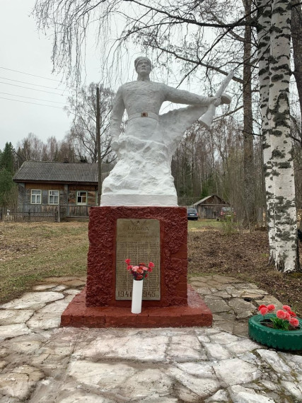 Чагаева Людмила Александровна совместно с жителями деревни Маслёнки и села Благовещенское организовала и провела косметический ремонт памятников и уборку территории.. Чагаева Людмила Александровна совместно с жителями деревни Маслёнки и села Благовещенское организовала и провела косметический ремонт памятников и уборку территории..