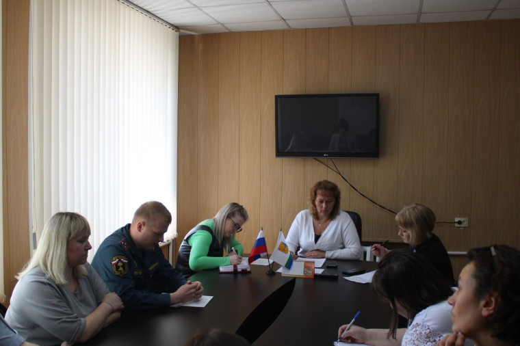Сегодня глава Свечинского муниципального округа Г.С.Гоголева провела очередное заседание межведомственной комиссии по профилактике правонарушений.. Сегодня глава Свечинского муниципального округа Г.С.Гоголева провела очередное заседание межведомственной комиссии по профилактике правонарушений..