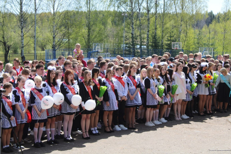 Сегодня, 24 мая прозвенел последний звонок для 79 выпускников нашего округа.. Сегодня, 24 мая прозвенел последний звонок для 79 выпускников нашего округа..